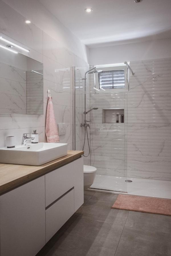 Comfort Sea View Apartment Dugi Rat Esterno foto