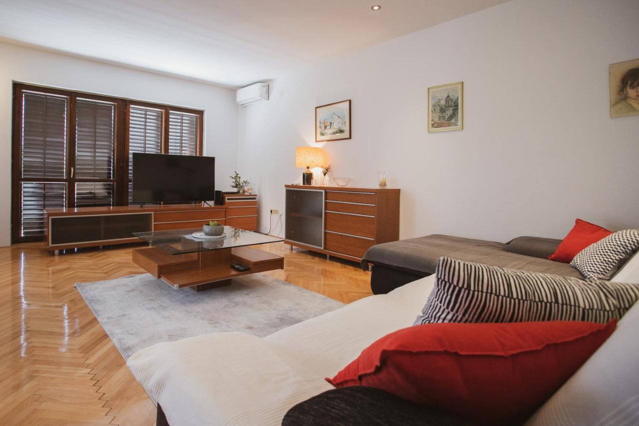 Comfort Sea View Apartment Dugi Rat Esterno foto